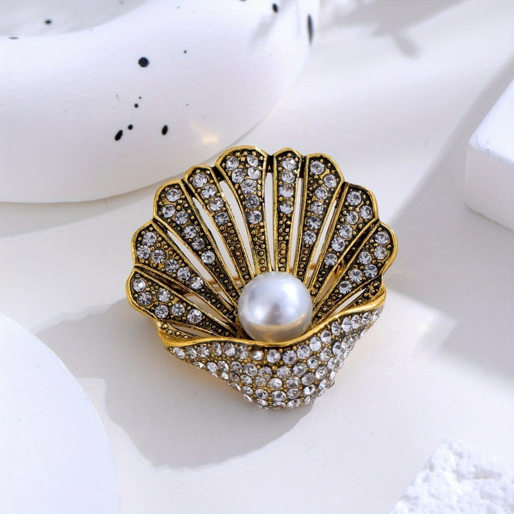 Broche Vintage Coquillage Nacré – Chaîne Dorée – Longueur 6,5 Cm