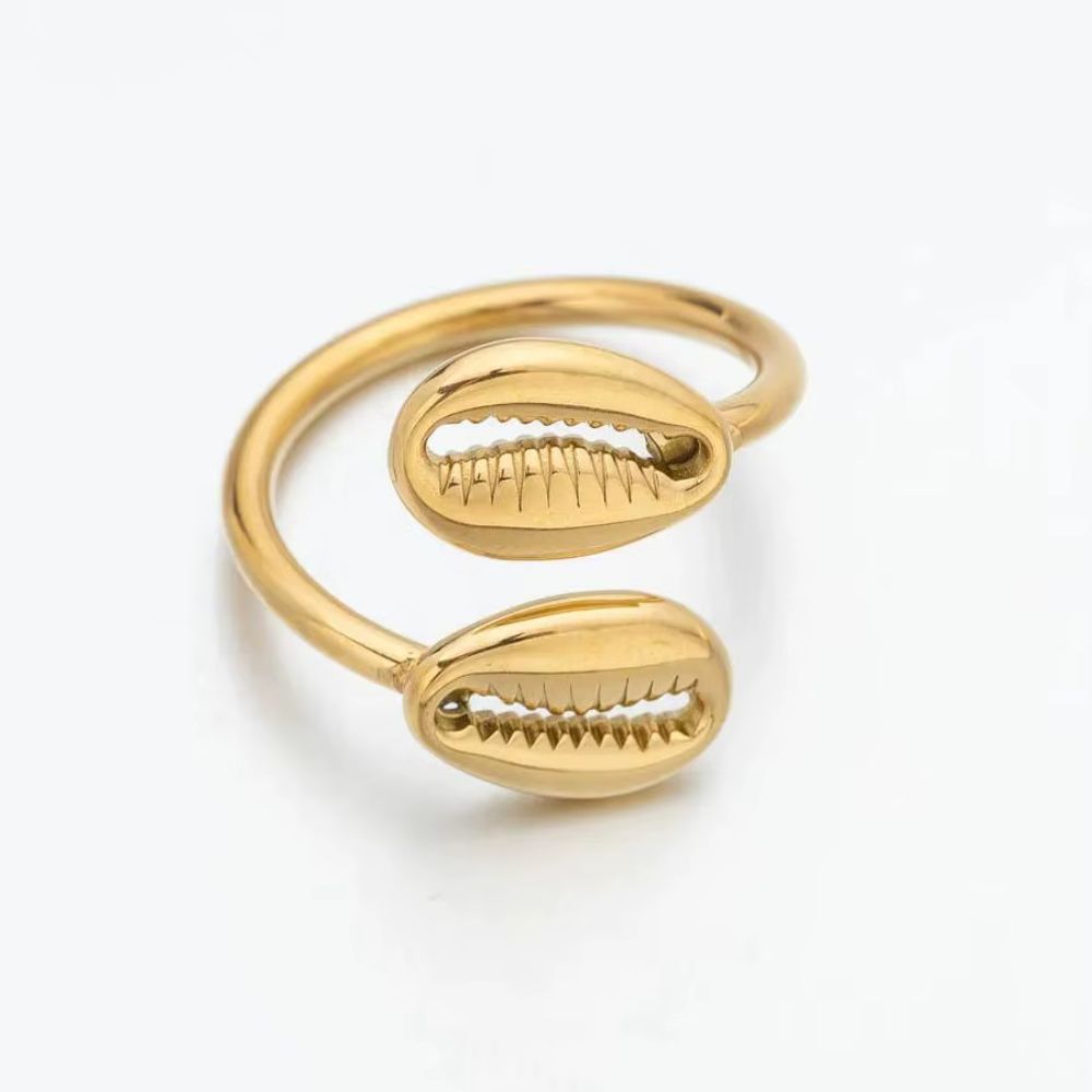 Bague Coquillage Ouverte Double Cauri sur fond gris