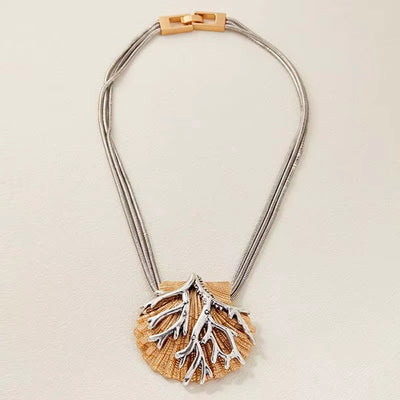 Bijou de Corps Coquillage Corail sur fond beige
