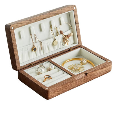 Boîte à Bijoux Vintage en Bois sur fond blanc