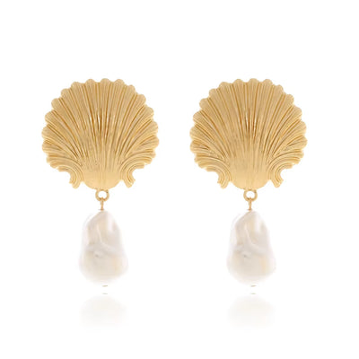 Boucle d’Oreille Coquillage Baroque sur fond blanc