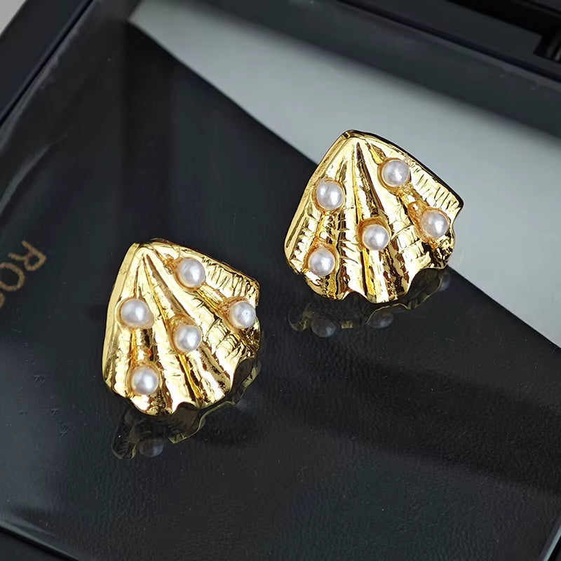 Boucle d’Oreille Coquillage Dorée à Perles