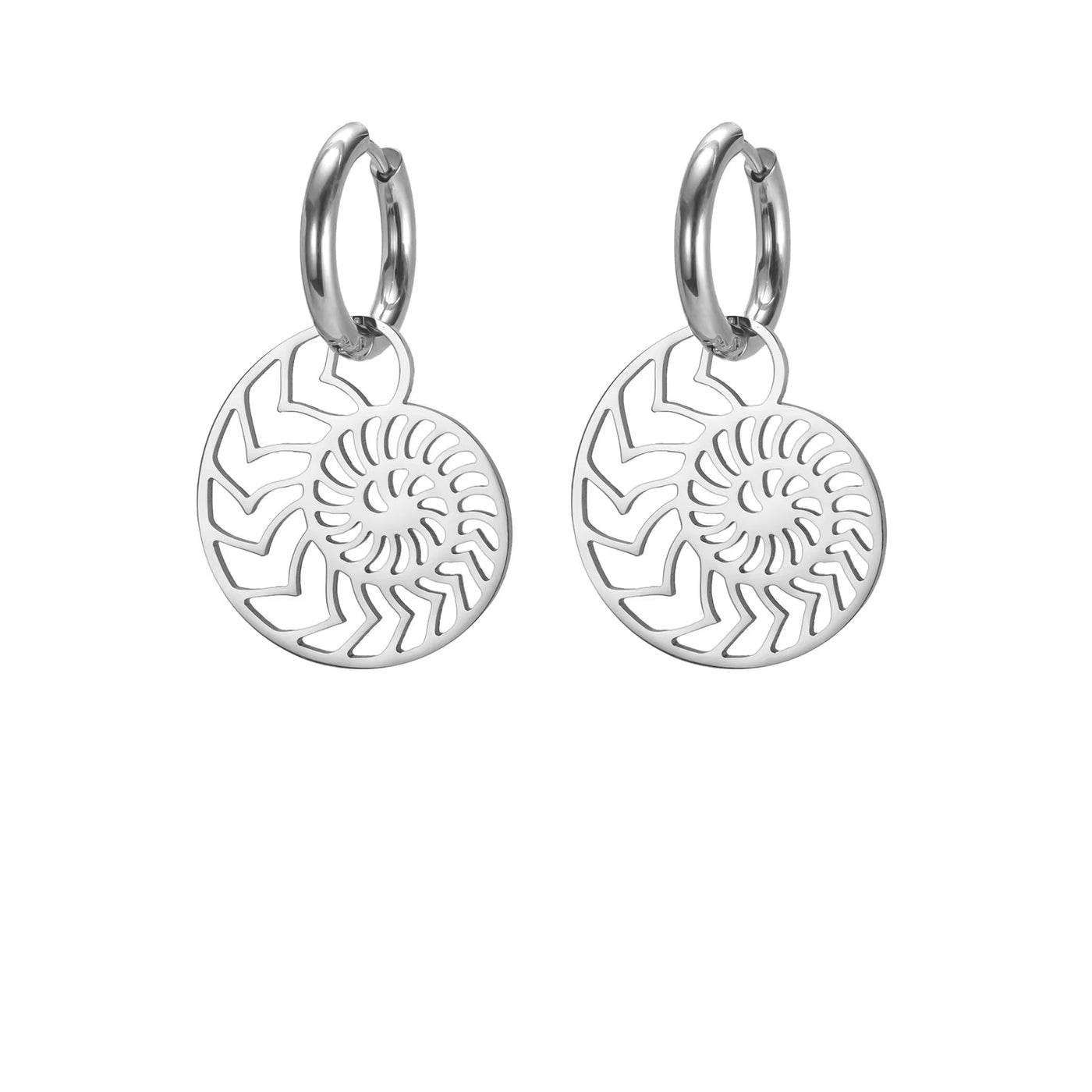 Boucle d’Oreille Coquillage Escargot sur fond blanc