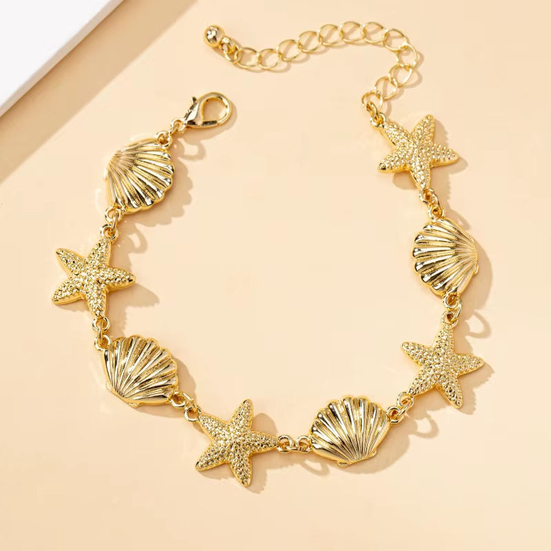 Bracelet Coquillage Délicat et Féminin sur fond beige