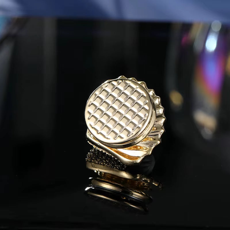 Broche Plaquée Or Vintage - Occasion, Bijou Décoratif, Design élégant, Parfaite Pour Customiser Vos Vêtements