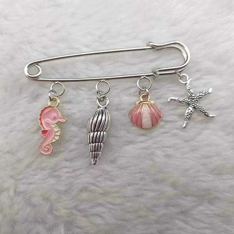 Broche Coquillage Epingle sur fond gris