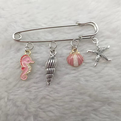 Broche Coquillage Epingle sur fond gris