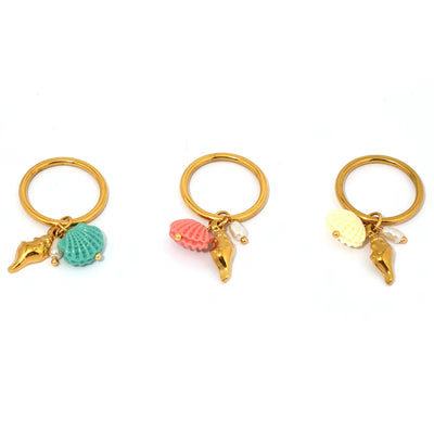 Lot de 3 Bagues Coquillage à Pendentif sur fond blanc