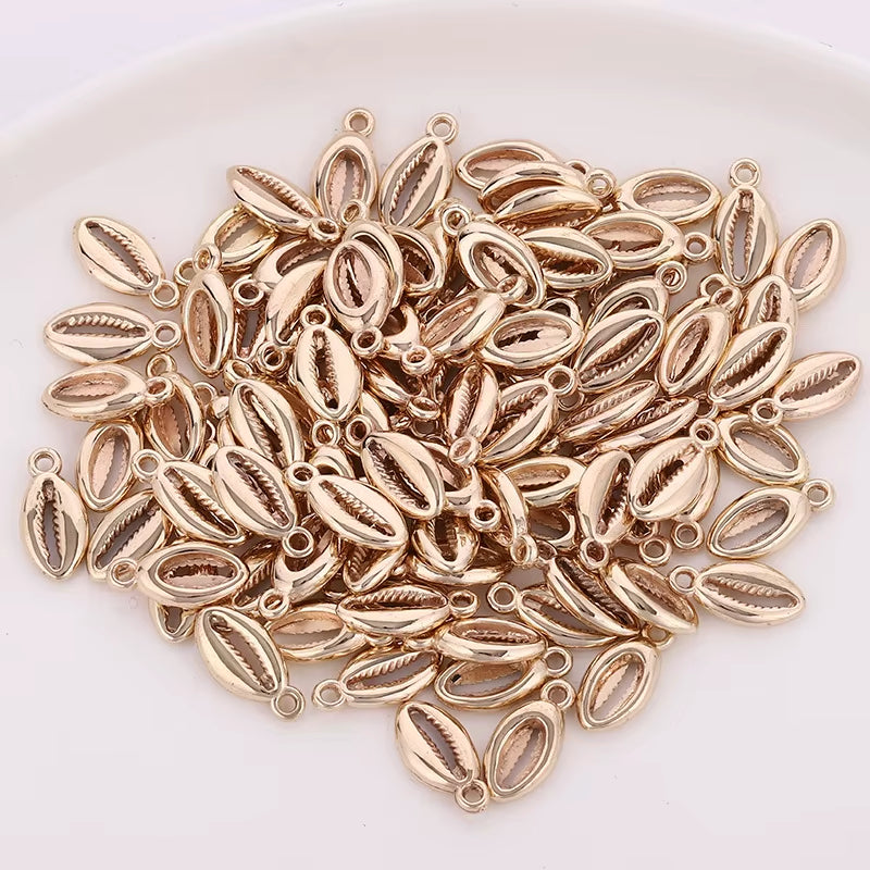 Lot de 50 Perles en Coquillage Design Conque sur fond beige
